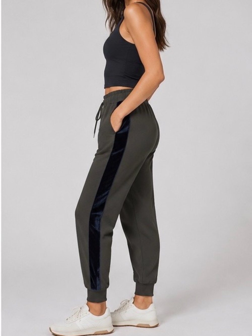 Lululemon On the Fly Joggers in Dark Olive with a velvet side stripe size 4